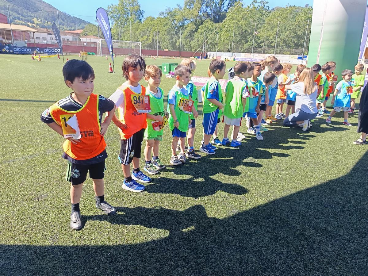El XV Cross Escolar Infantil de Cangas de Onís reúne a 200 participantes