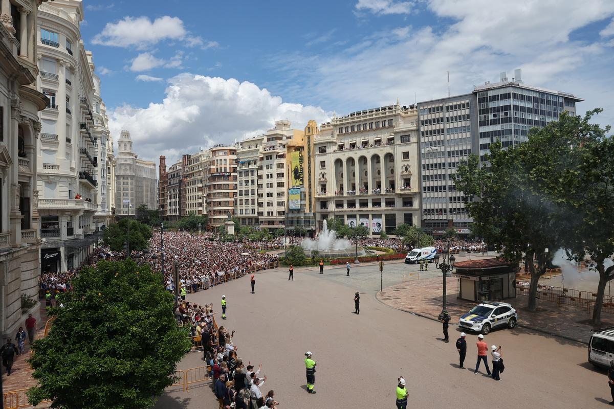 La mascletà del día de la Virgen de los Desamparados, en imágenes