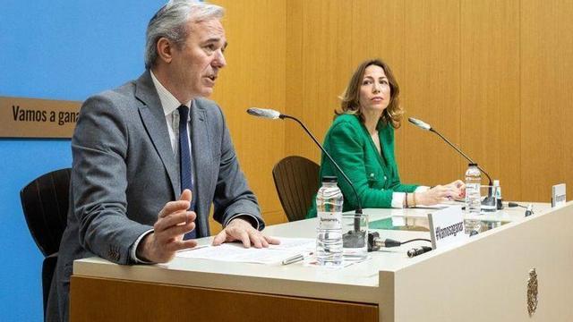 Azcón: "Si no llega material, tenemos un problema"