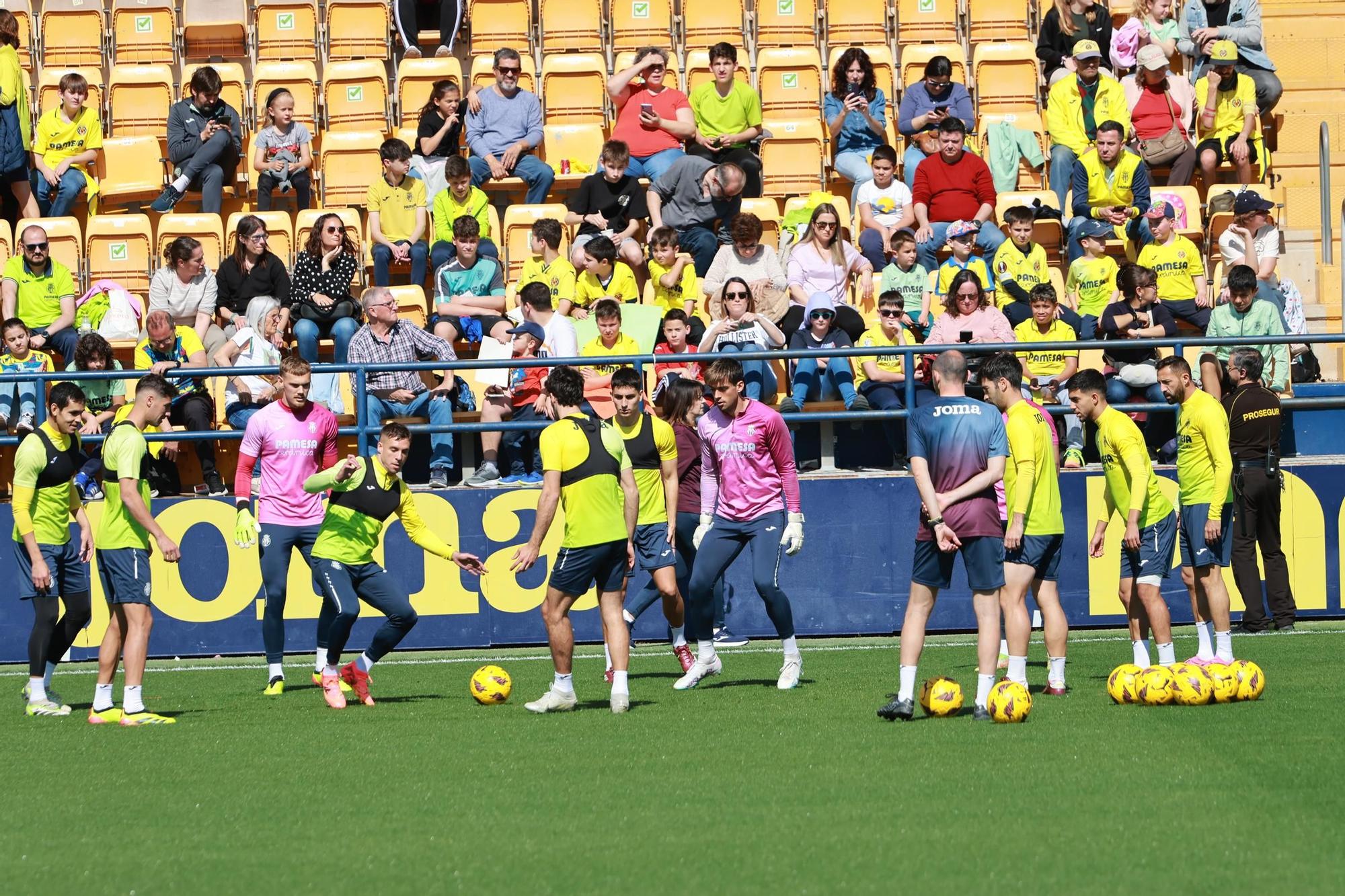 Galería | La afición del Villarreal disfruta con sus ídolos en el entrenamiento de puertas abiertas