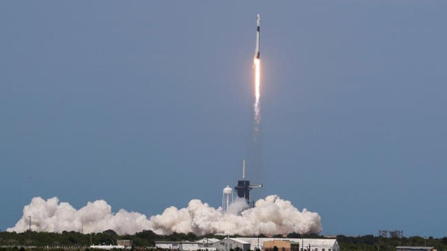 Despega con éxito la primera misión tripulada de SpaceX