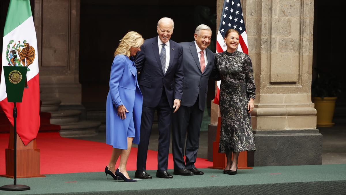 Biden llega al Palacio Nacional de México para reunirse con López Obrador.