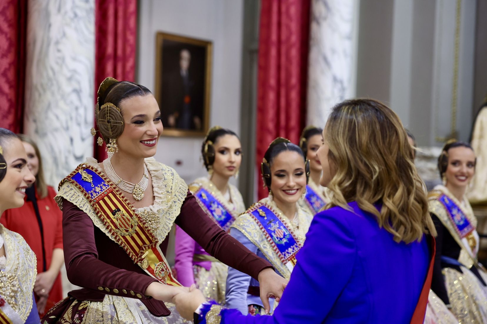 Balcón y "mocaorà" en la despedida de Berta Peiró y la corte 2025