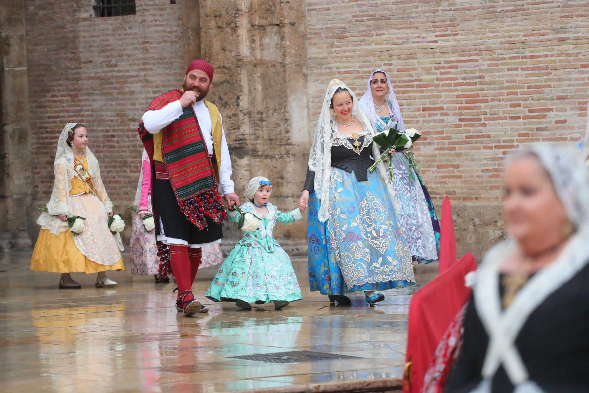 Búscate en el primer día de ofrenda por la calle de la Paz (entre las 17:00 a las 18:00 horas)