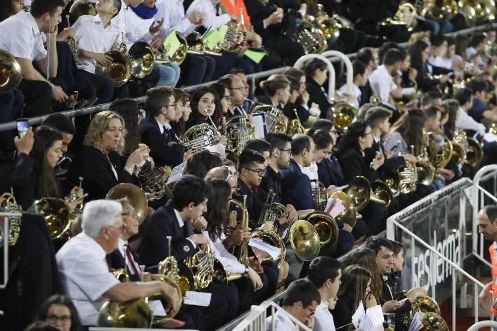 Las bandas de música llenan Mestalla, búscate en la galería