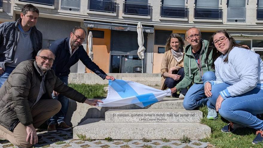 Casares xa ten un lugar a carón da biblioteca de Nigrán