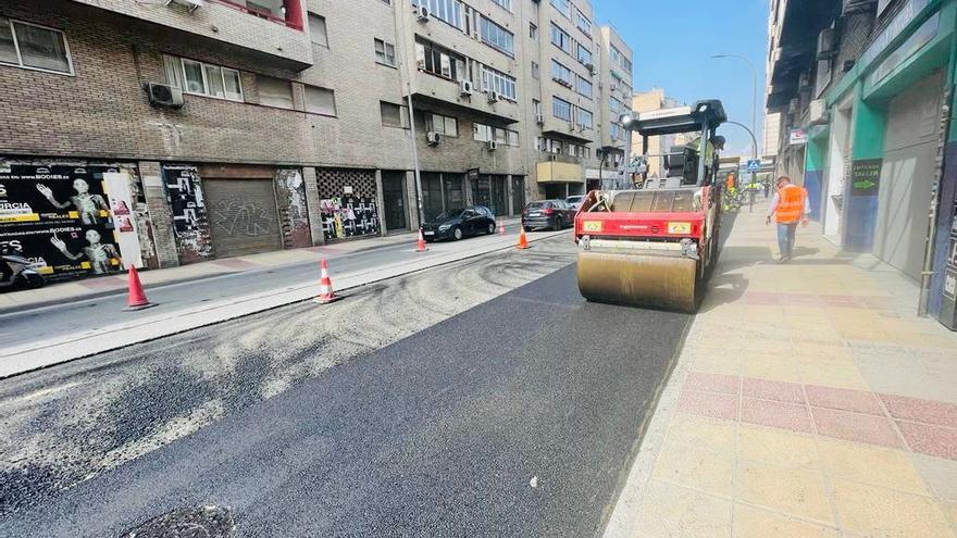 Renuevan el asfalto en el Barrio del Carmen