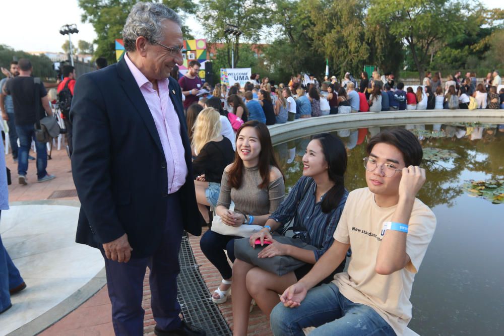 Todos los años la ciudad recibe un toque de diversidad con la llegada de los estudiantes extranjeros que vienen a Málaga para cursar estudios en la UMA. Este curso serán 1.098 los alumnos extranjeros.