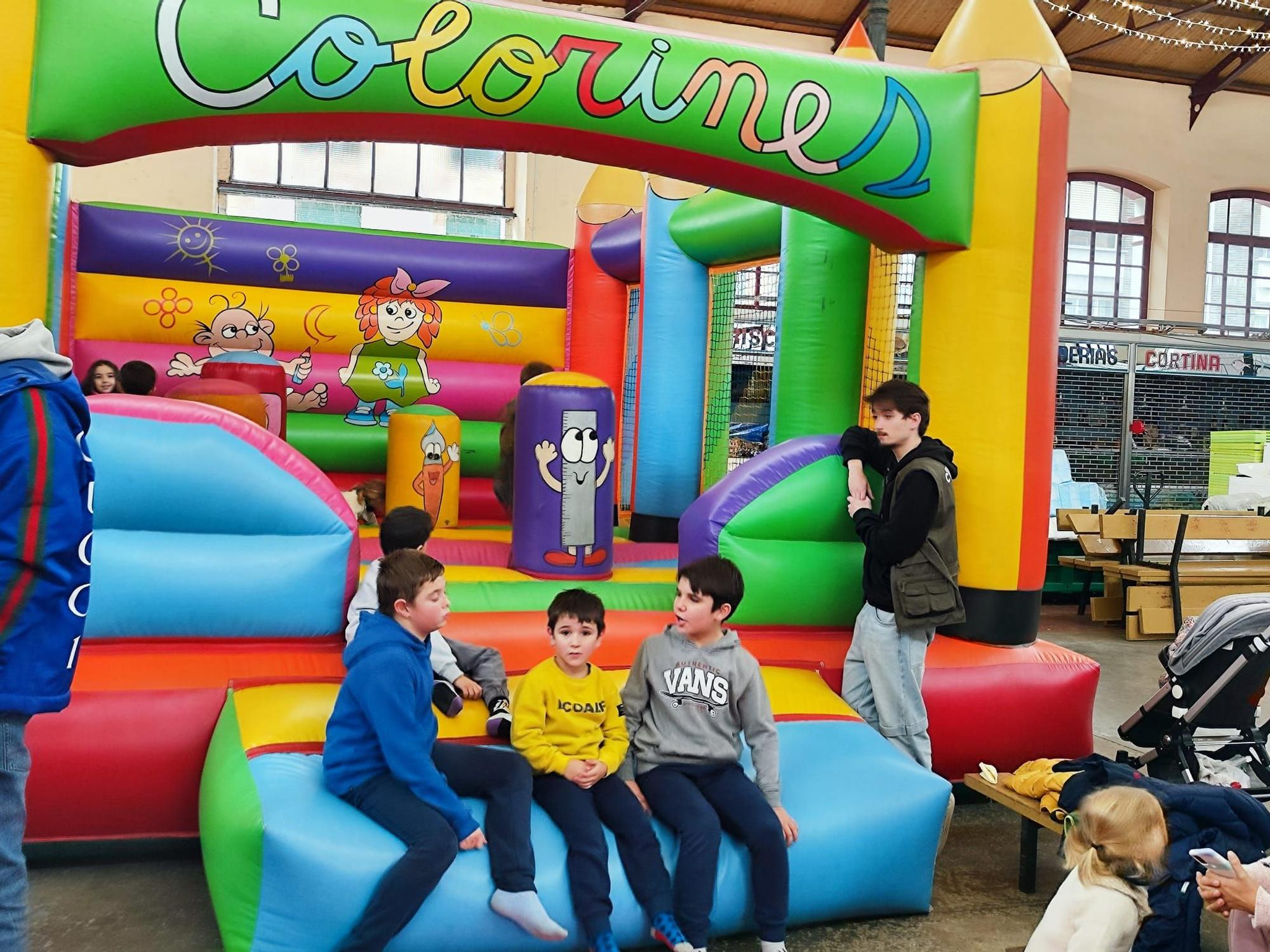 La plaza de abastos de Villaviciosa se convierte en un gran parque de juegos: así es el Salón de Navidad