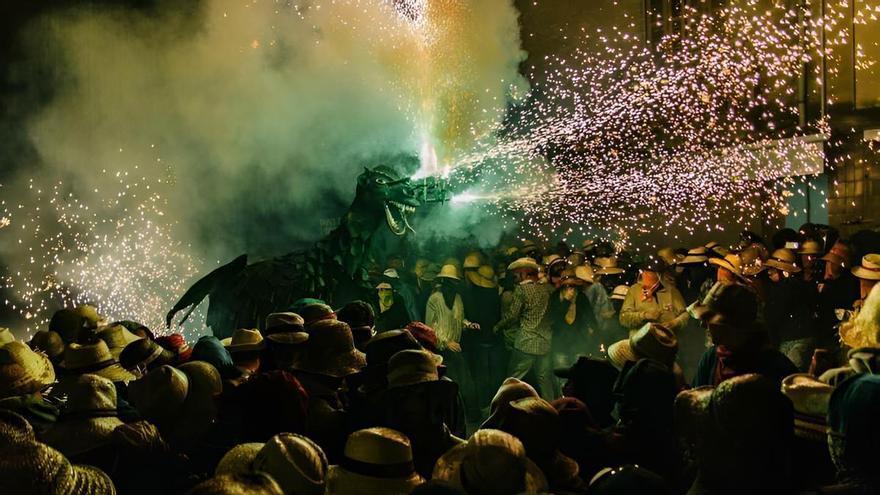Les comissions de festes, el motor invisible de la disbauxa