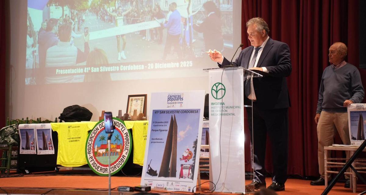Francisco Muñoz toma la palabra en la presentación de la San Silvestre Cordobesa.