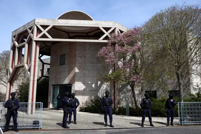 El ataque a un centro ismaelí en Lisboa, en imágenes