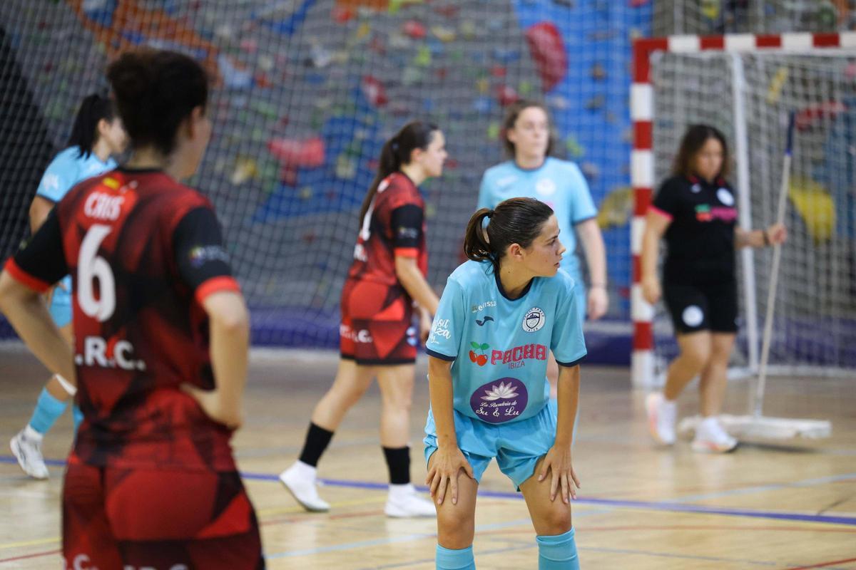 Larissa se viste de superheroína para darle un punto al San Pablo-Eivissa