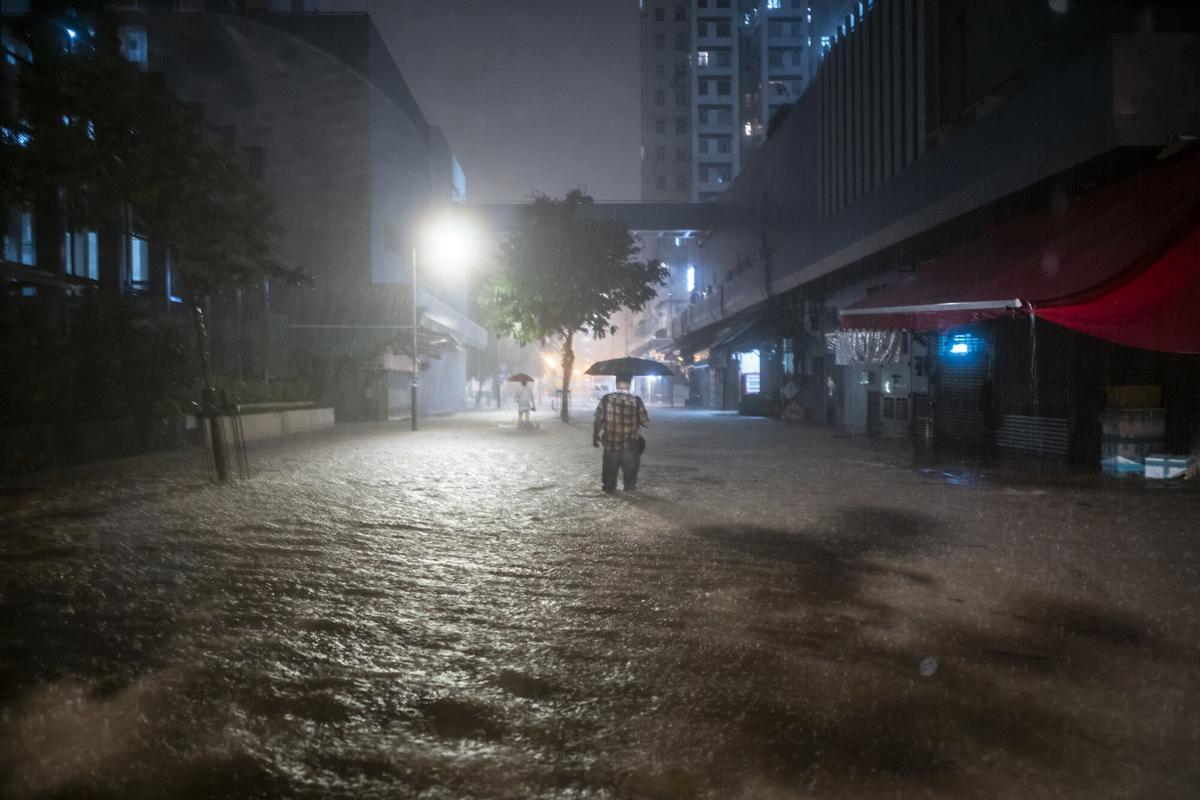 Hong Kong, gravemente inundado por el mayor temporal en 140 años