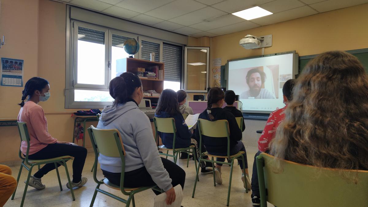 Los alumnos de quinto de primaria, entrevistando al ganador de Eurovisión, Salvador Sobral