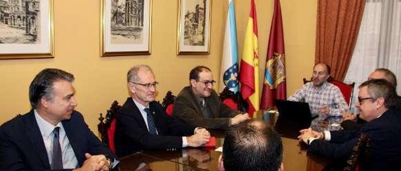 Un instante de la reunión en el Concello de Ourense. // FdV