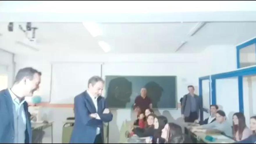 Zapatero visita un instituto en Elche