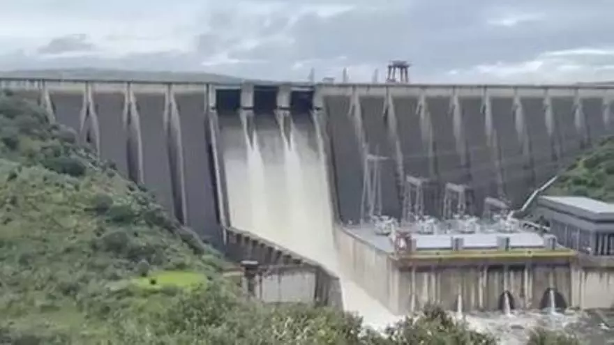 El impacto de ‘Leonardo’ en Extremadura: abre Alcántara y otras 20 presas más