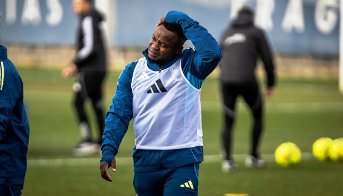 Willy Agada, en su primer entrenamiento con el Real Zaragoza en la Ciudad Deportiva.