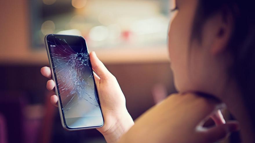¿Qué hacer si se te rompe la pantalla del móvil?