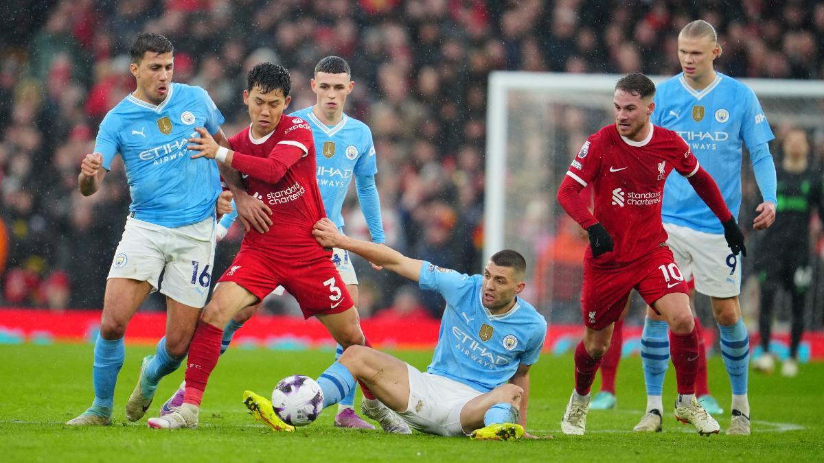 Endo, durante el partido ante el Manchester City