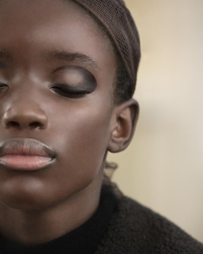 Detalle del maquillaje del desfile Métiers D'Art de Chanel 2020