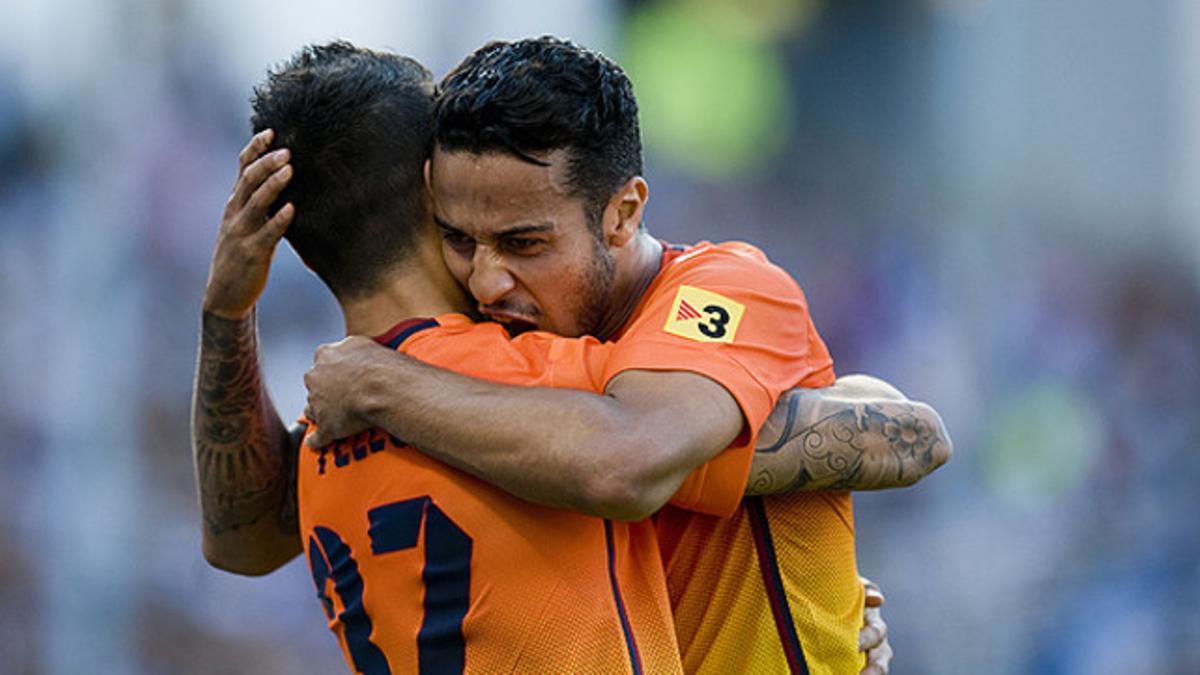 Tello y Thiago, los protagonistas del partido, celebran uno de los goles