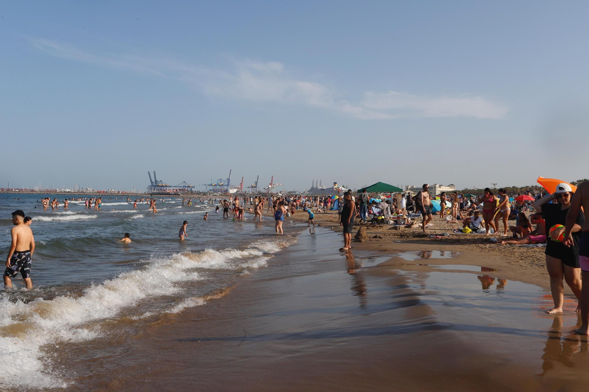 Todo listo para la noche de San Juan en las playas valencianas