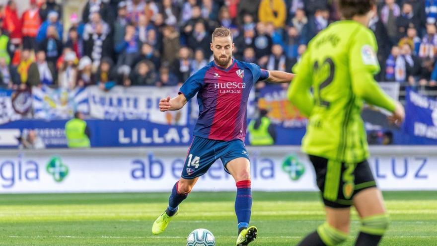 Pulido, durante un partido con el Huesca.