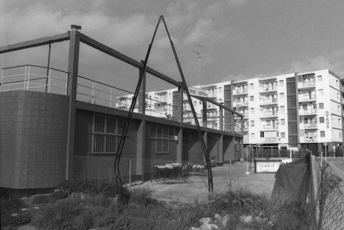 Locales cerrados y en estado de abandono. Nova Canet, la zona de ocio que en los años 80 y 90 atraía a los jóvenes del Camp de Morvedre.