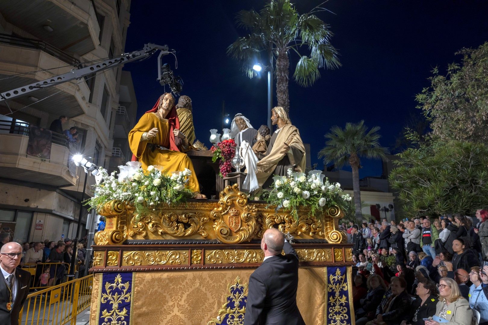 Las quince cofradías de la Semana Santa de Torrevieja recorrieron las calles en Viernes Santo