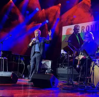 El emotivo concierto que contraprogramó a Rosalía