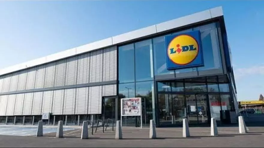 La mopa de Lidl lo tiene todo quita el polvo y friega los suelos, la pared o el techo