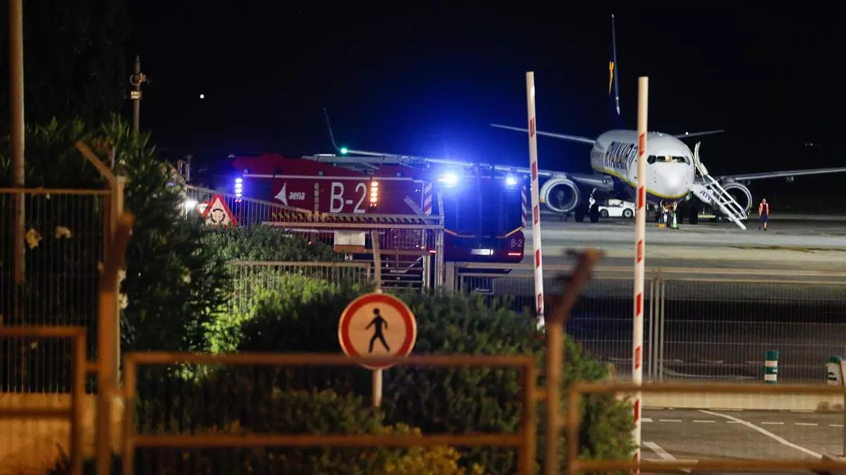 Un cortocircuito deja sin luz parte del aeropuerto de Ibiza