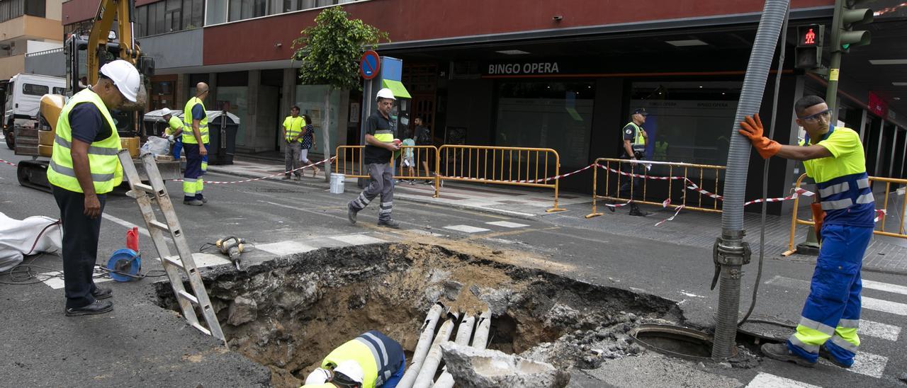 Socavón en Néstor de la Torre