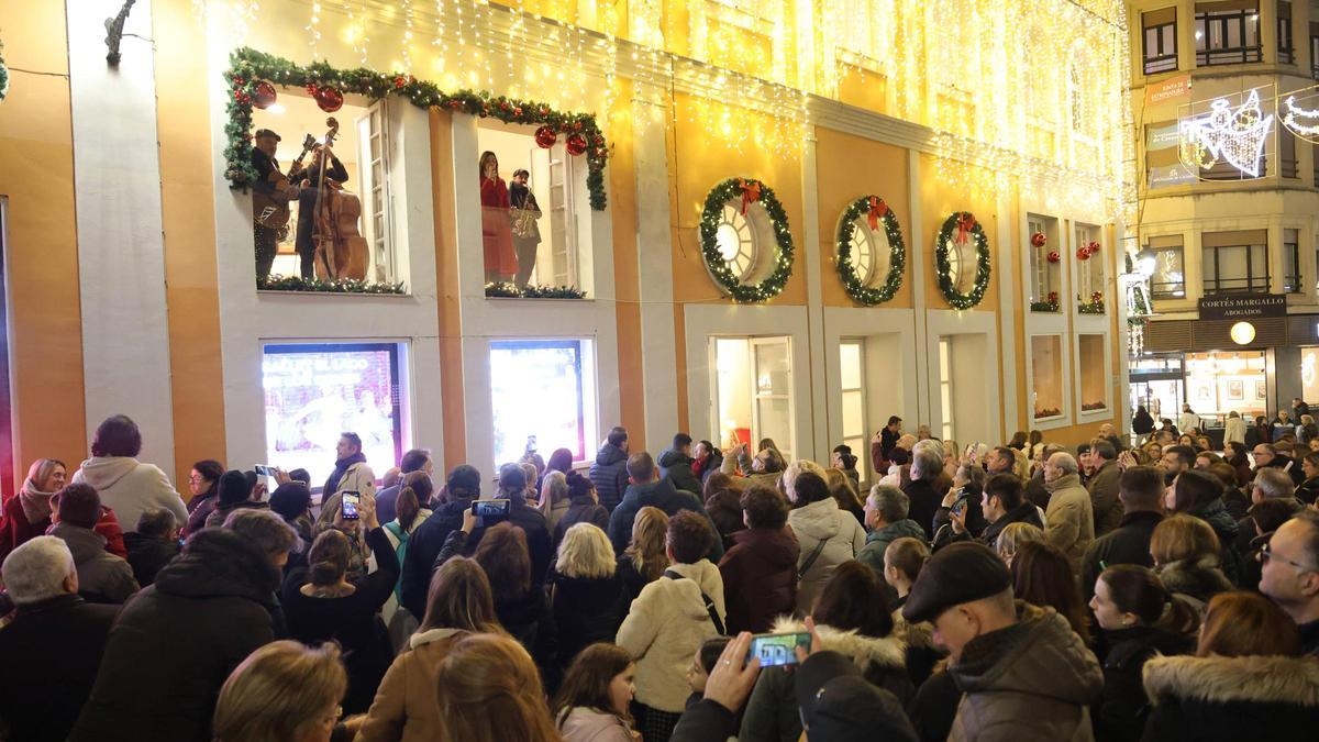 Broche de oro a los espectaculares y multitudinarios conciertos desde las ventanas del Gran Teatro de Cáceres