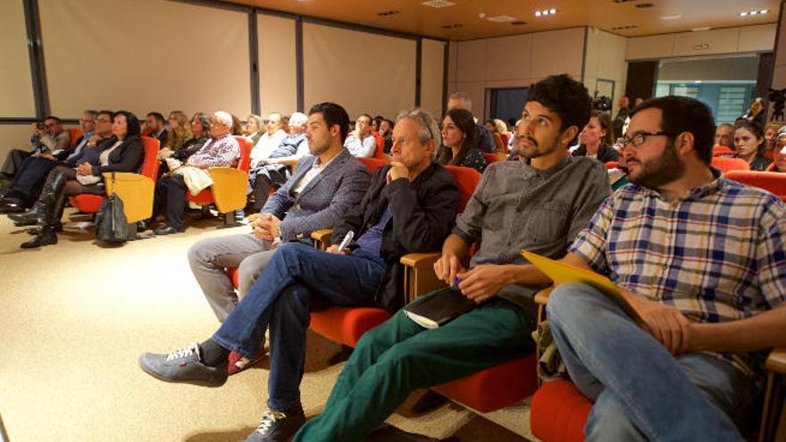 Imagen de ponentes y público durante la presentación de los proyectos en el Parque Tecnológico majorero.