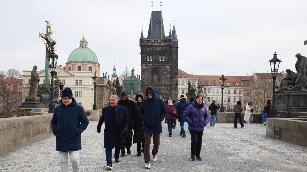 El presidente del FC Barcelona, Joan Laporta, durante su paseo matinal por Praga