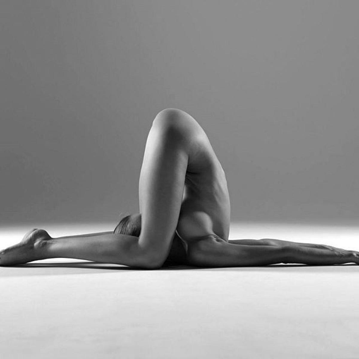 El yoga 'nude' en Instagram: formas imposibles