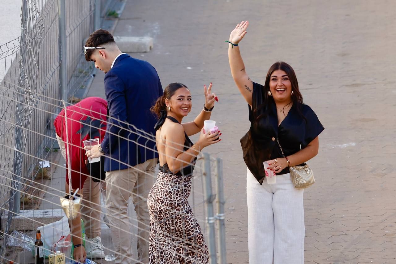 El Arenal se anima desde primera hora en el día del inicio de la Feria de Córdoba