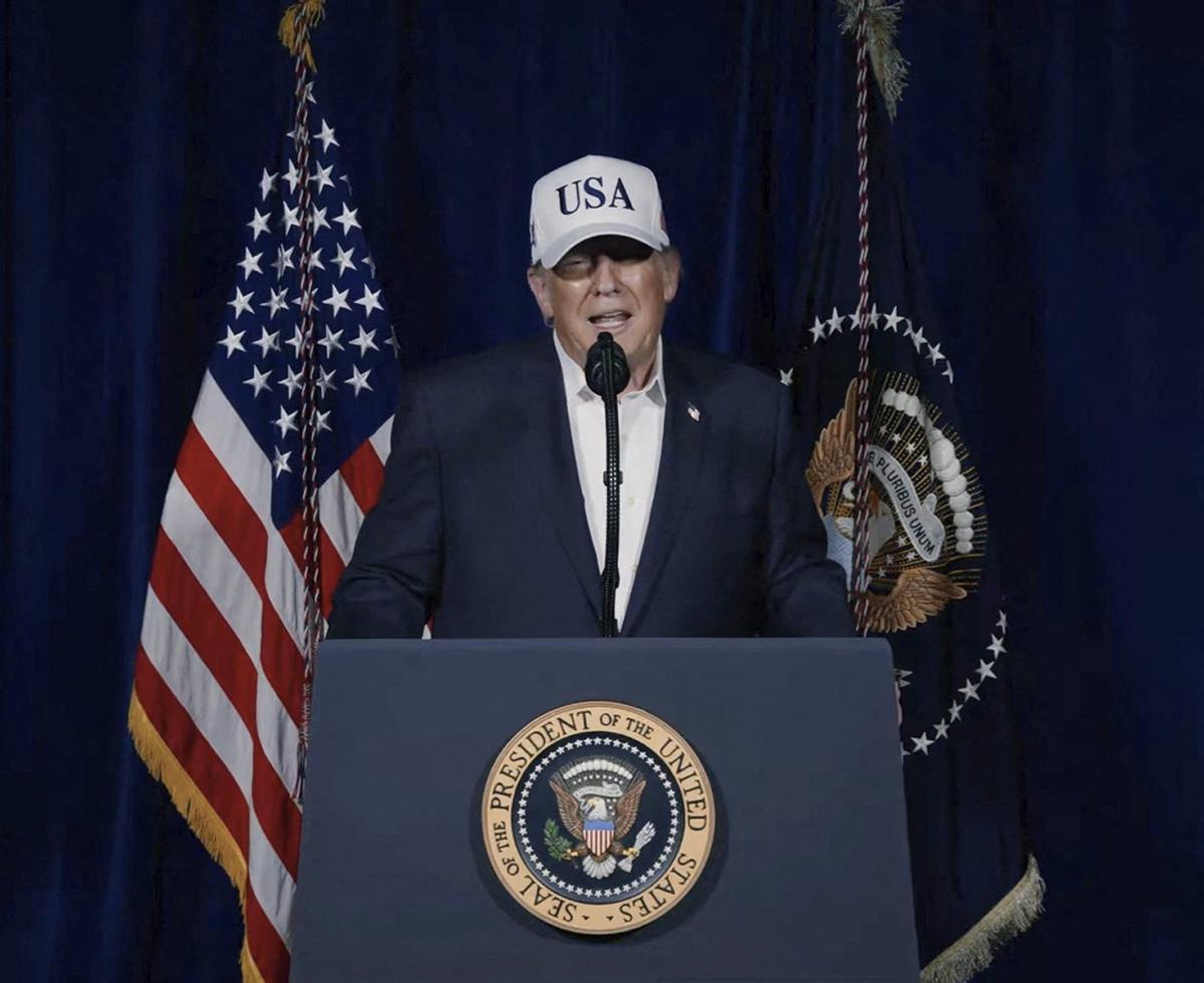 Trump busca en l’atac revertir  els revessos en la política nacional