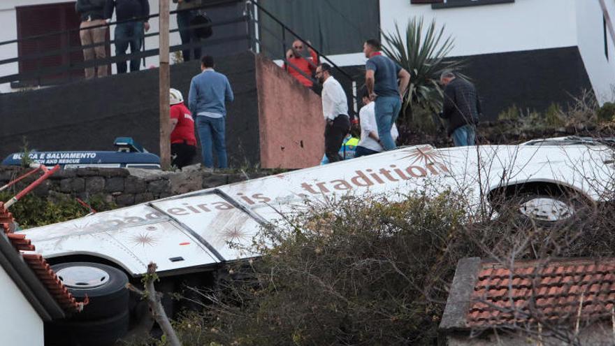Almenys 29 turistes moren en l&#039;accident d&#039;un autocar a Madeira