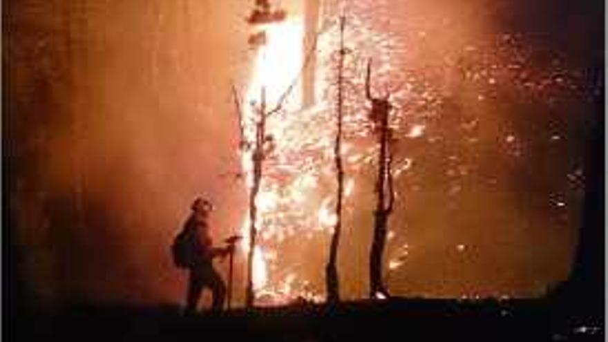 Continua actiu l&#039;incendi de La Palma