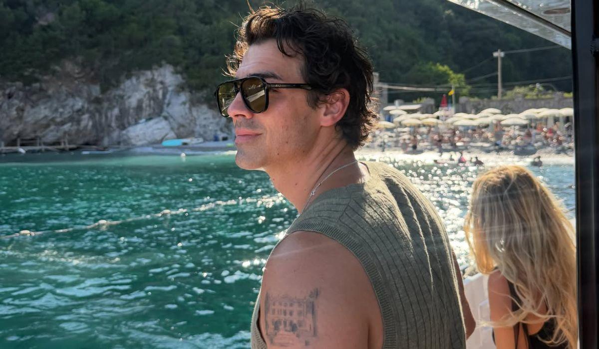 Joe Jonas durante una salida en barco por la costa alicantina.