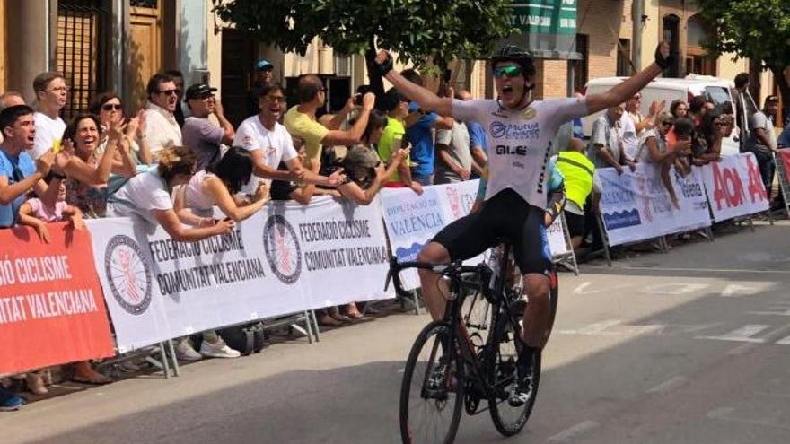 Alejandro Gómiz cierra el círculo del Mutua Levante Alé en la Volta a Valencia