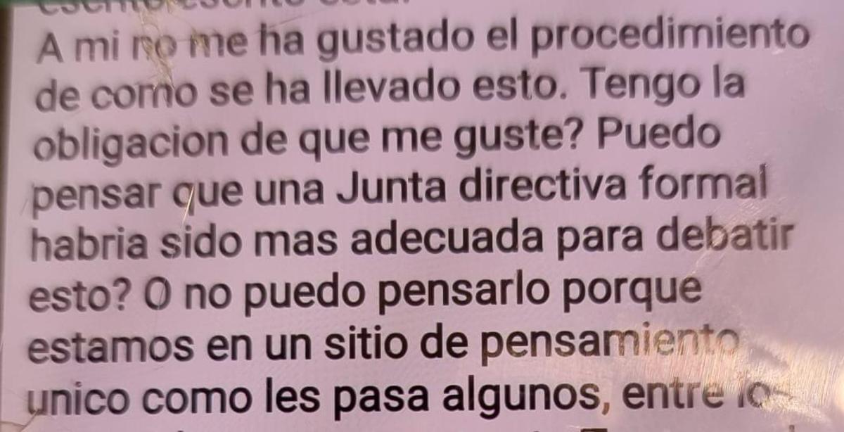 Mensaje crítico con el presidente de la RFET enviado al chat de la Junta directiva. 