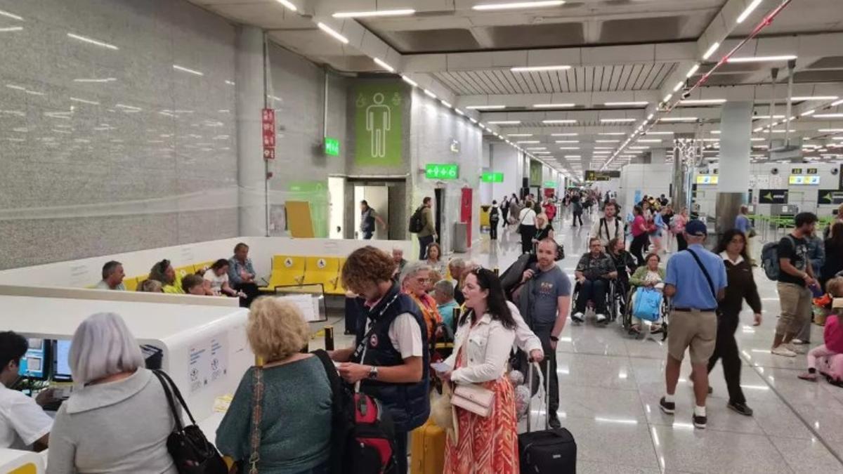 Immer wieder kommt es am Flughafen wegen Personalmanges beim Begleitservice für Menschen mit Behinderung zu längeren Wartezeiten.