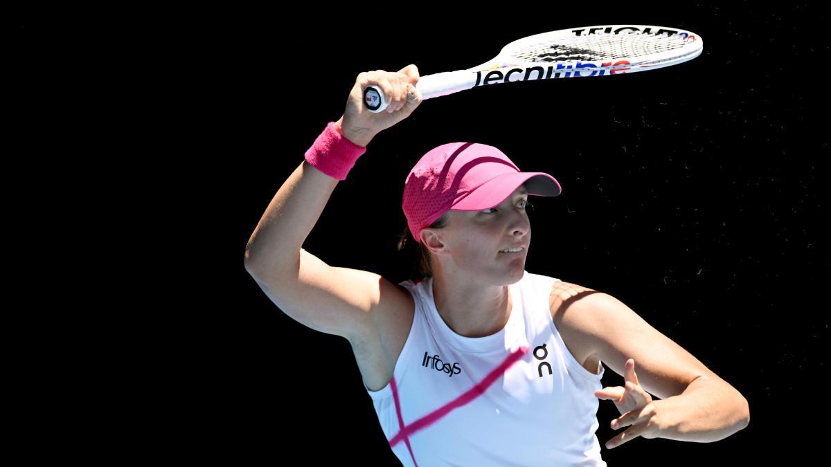 Swiatek se lleva el duelo de 'campeonas' ante Kenin