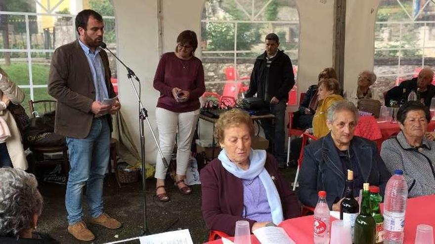 Los mayores de Piloña &quot;tienen mucha experiencia que aportar&quot;, señalan en el II Encuentro de La Cueva