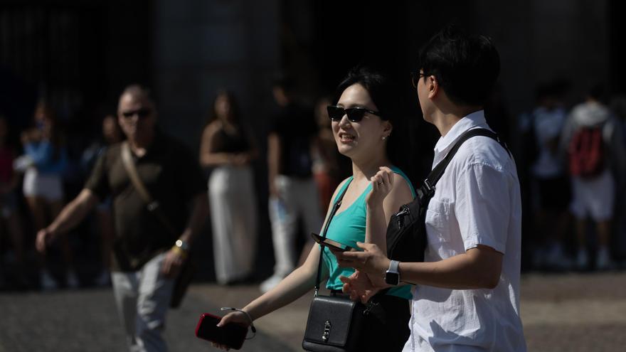 La llegada de turistas internacionales a Canarias crece un 11,9% en abril con 1.925,15 millones de gasto